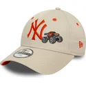 beige-verstellbare-kappe-mit-gebogenem-schirm-und-orangefarbenem-logo-fur-jungen-9forty-graphic-monster-truck-der-new-york-yanke