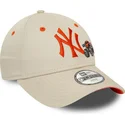 beige-verstellbare-kappe-mit-gebogenem-schirm-und-orangefarbenem-logo-fur-jungen-9forty-graphic-monster-truck-der-new-york-yanke