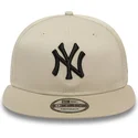 siltovka-rovna-bezova-snapback-9fifty-league-essential-new-york-yankees-mlb-new-era