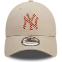 cap-zaoblena-beige-adjustable-strap-9forty-seasonal-infill-new-york-yankees-mlb-new-era