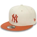 beige-braune-snapback-cap-9fifty-patch-der-new-york-yankees-mlb-von-new-era