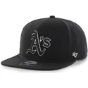 schwarze-snapback-kappe-mit-flachem-schirm-und-schwarz-weissem-oakland-athletics-mlb-logo-von-47-brand-sure-shot