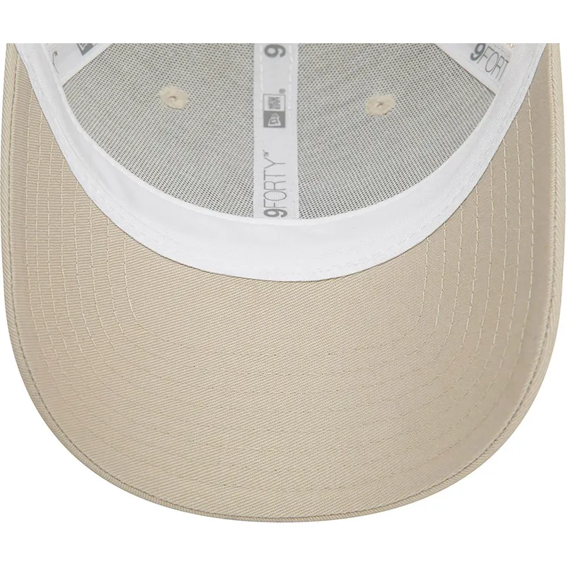 siltovka-zaoblena-bezova-snapback-9forty-home-field-new-york-yankees-mlb-new-era siltovka-zaoblena-bezova-snapback-9forty-home-field-new-york-yankees-mlb-new-era