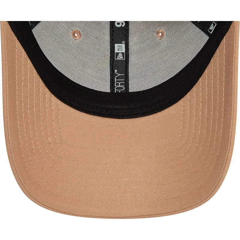 beige-verstellbare-curved-cap-9forty-essential-von-new-era