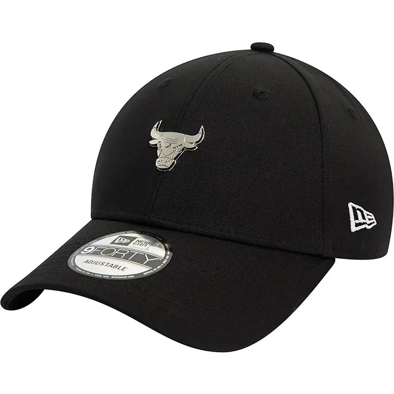 schwarze-verstellbare-curved-cap-9forty-metallic-pin-der-chicago-bulls-nba-von-new-era
