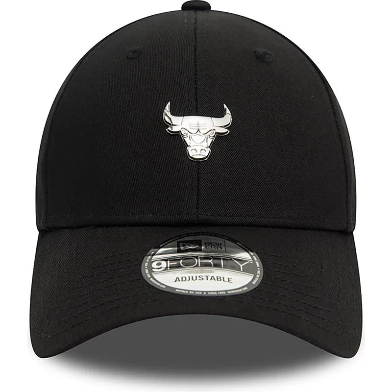 schwarze-verstellbare-curved-cap-9forty-metallic-pin-der-chicago-bulls-nba-von-new-era