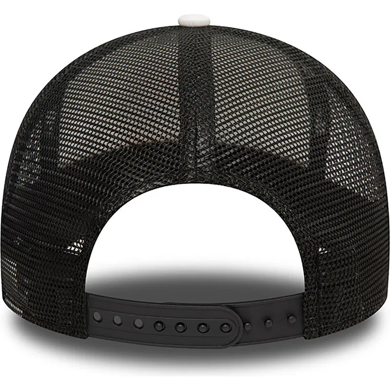 siltovka-zaoblena-cierna-snapback-bugs-bunny-and-his-friends-a-frame-looney-tunes-new-era