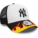 siltovka-zaoblena-biely-snapback-a-frame-flame-new-york-yankees-mlb-new-era
