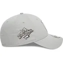 verstellbare-graue-9forty-kappe-mit-gebogenem-schirm-flower-icon-der-los-angeles-dodgers-mlb-von-new-era