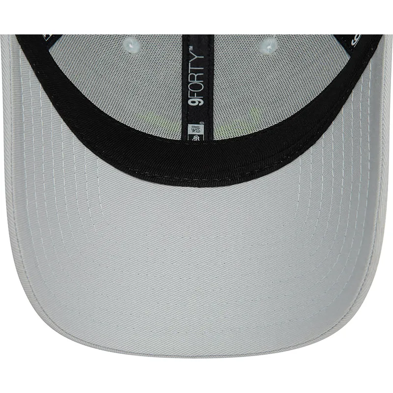 graue-verstellbare-curved-cap-9forty-seasonal-von-vespa-piaggio-von-new-era