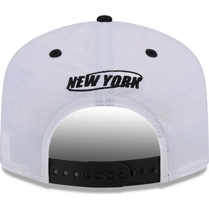 siltovky-zaoblena-biely-snapback-golfer-chrome-new-york-yankees-mlb-new-era