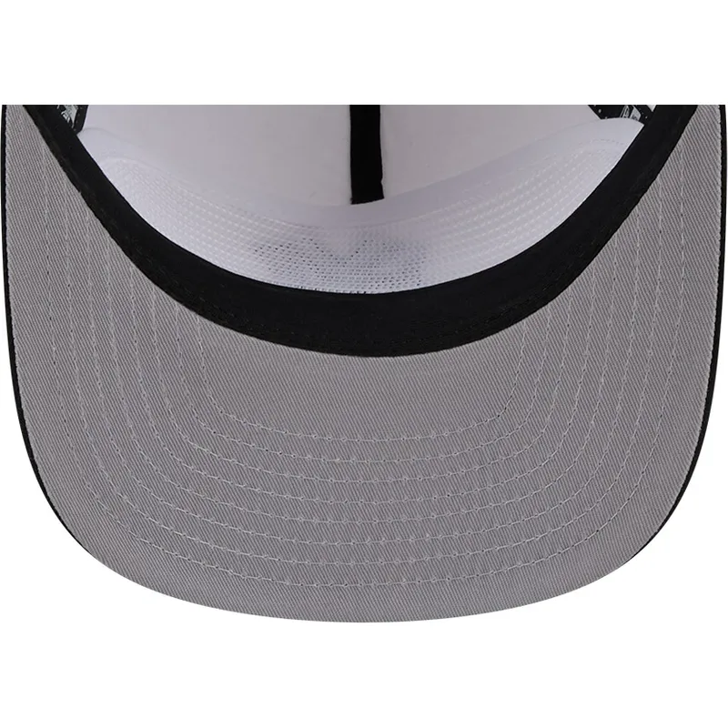 siltovka-zaoblena-biely-snapback-golfer-chrome-new-york-yankees-mlb-new-era