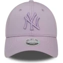 violette-verstellbare-curved-cap-mit-violettem-logo-fur-damen-9forty-league-essential-der-new-york-yankees-mlb-von-new-era