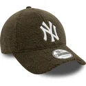 verstellbare-grune-9forty-kappe-borg-der-new-york-yankees-mlb-von-new-era