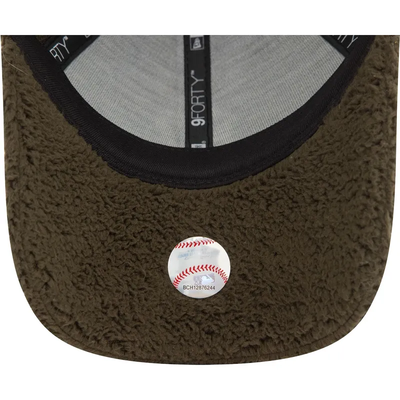 grune-verstellbare-curved-cap-9forty-borg-der-new-york-yankees-mlb-von-new-era