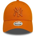 9forty-league-essential-verstellbare-orangefarbene-damenkappe-mit-gebogenem-schirm-und-orangem-logo-der-new-york-yankees-mlb-von