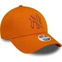 9forty-league-essential-verstellbare-orangefarbene-damenkappe-mit-gebogenem-schirm-und-orangem-logo-der-new-york-yankees-mlb-von