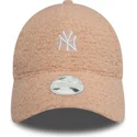 new-era-9forty-mlb-new-york-yankees-verstellbare-rosa-damenkappe-mit-gebogenem-schirm