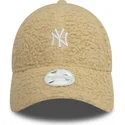 verstellbare-beige-gebogene-kappe-fur-damen-9forty-borg-der-new-york-yankees-mlb-von-new-era