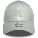 siltovka-zaoblena-siva-nastavitelny-plateada-plateado-9forty-midi-pu-new-york-yankees-mlb-new-era