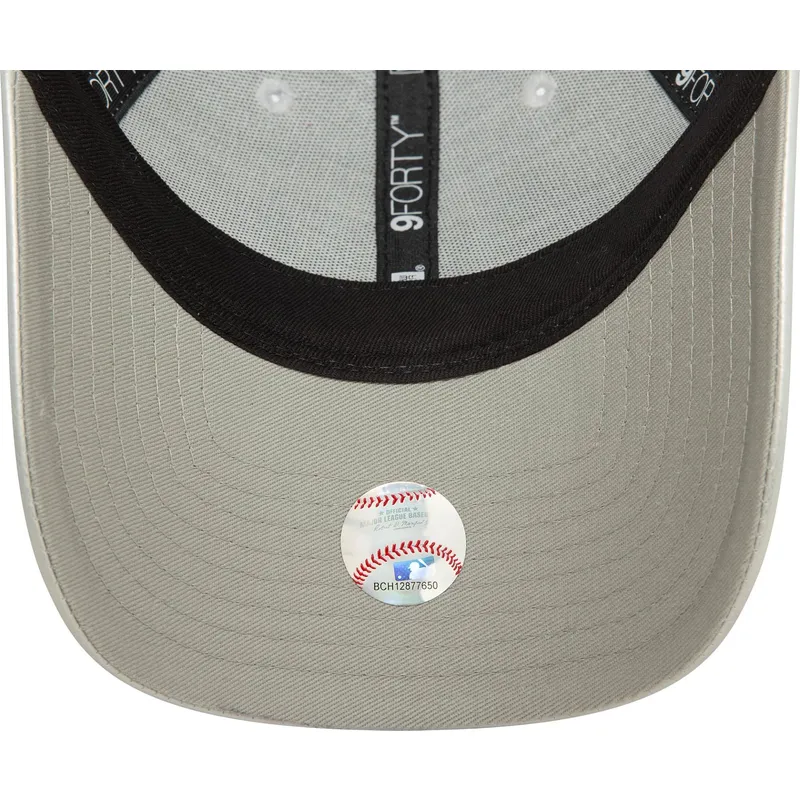 siltovka-zaoblena-siva-nastavitelny-plateada-plateado-9forty-midi-pu-new-york-yankees-mlb-new-era
