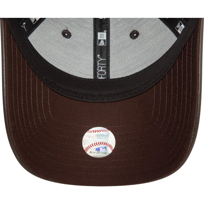 siltovka-zaoblena-hneda-nastavitelny-9forty-midi-pu-new-york-yankees-mlb-new-era siltovka-zaoblena-hneda-nastavitelny-9forty-midi-pu-new-york-yankees-mlb-new-era