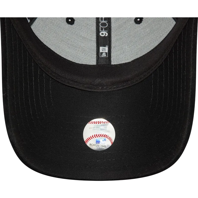 siltovka-zaoblena-cierna-nastavitelny-9forty-velour-diamante-new-york-yankees-mlb-new-era siltovka-zaoblena-cierna-nastavitelny-9forty-velour-diamante-new-york-yankees-mlb-new-era