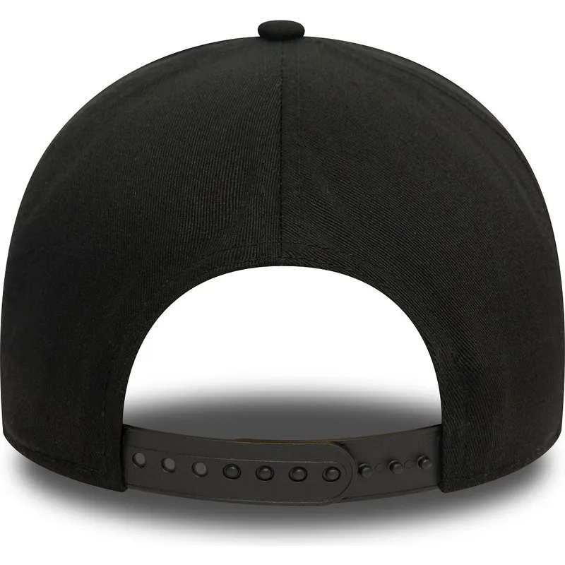 schwarze-snapback-kappe-mit-gebogenem-schirm-und-schwarzem-logo-9forty-e-frame-monochrome-der-chicago-bulls-nba-von-new-era