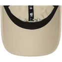 beige-verstellbare-kappe-9twenty-heritage-script-von-new-era