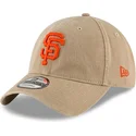 beige-verstellbare-curved-cap-9twenty-core-classic-der-san-francisco-giants-mlb-von-new-era