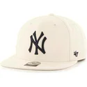 mlb-new-york-yankees-47-brand-beige-flache-snapback-kappe