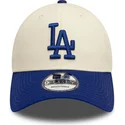 beige-und-blaue-verstellbare-curved-cap-9forty-colour-block-der-los-angeles-dodgers-mlb-von-new-era