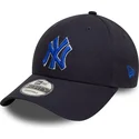 marineblaue-verstellbare-curved-cap-mit-blauem-logo-9forty-side-patch-der-new-york-yankees-mlb-von-new-era