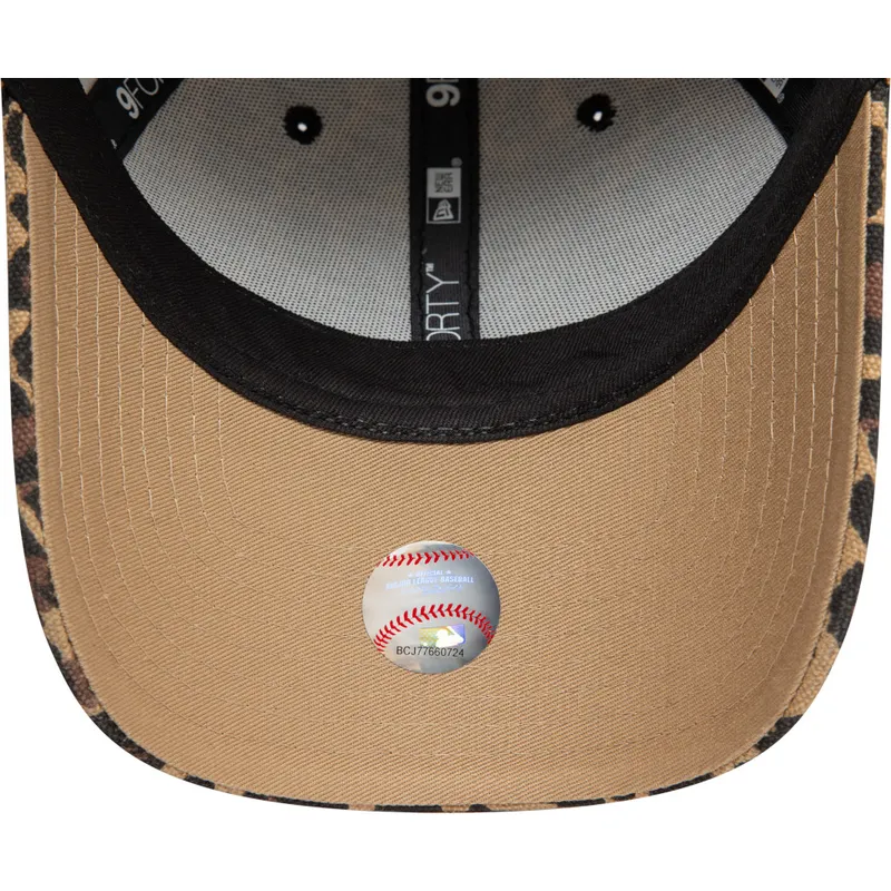 siltovka-zaoblena-leopardi-nastavitelny-9forty-new-york-yankees-mlb-new-era siltovka-zaoblena-leopardi-nastavitelny-9forty-new-york-yankees-mlb-new-era