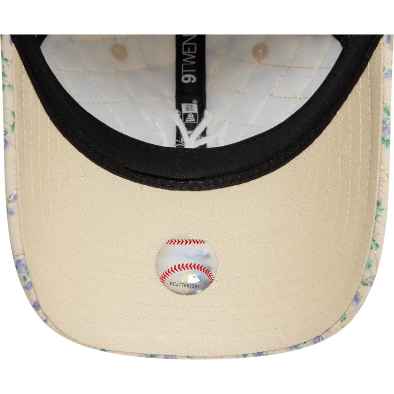 siltovka-zaoblena-bezova-nastavitelny-9twenty-floral-quilt-new-york-yankees-mlb-new-era siltovka-zaoblena-bezova-nastavitelny-9twenty-floral-quilt-new-york-yankees-mlb-new-era