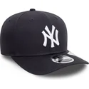 siltovka-zaoblena-tmavomodra-snapback-9seventy-stretch-snap-new-york-yankees-mlb-new-era