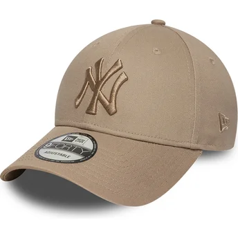 New Era 9FORTY League Essential verstellbare hellbraune Kappe mit braunem Logo der New York Yankees MLB