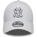 siltovka-zaoblena-biely-nastavitelny-9forty-outline-new-york-yankees-mlb-new-era