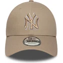 siltovka-zaoblena-hneda-nastavitelny-pasik-9forty-outline-new-york-yankees-mlb-new-era