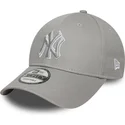 cap-zaoblena-gray-adjustable-strap-9forty-outline-new-york-yankees-mlb-new-era