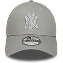 graue-verstellbare-curved-cap-9forty-outline-der-new-york-yankees-mlb-von-new-era