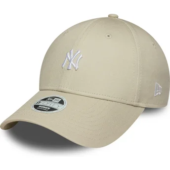 Beige gebogene verstellbare Damenkappe 9FORTY Mini Logo der New York Yankees MLB von New Era