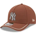 cap-zaoblena-brown-snapback-9forty-m-crown-a-frame-motorsport-new-york-yankees-mlb-new-era