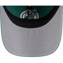 grune-verstellbare-curved-cap-9twenty-washed-contrast-der-boston-celtics-nba-von-new-era