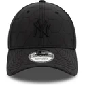 schwarze-verstellbare-curved-cap-mit-schwarzem-logo-9forty-quilted-der-new-york-yankees-mlb-von-new-era
