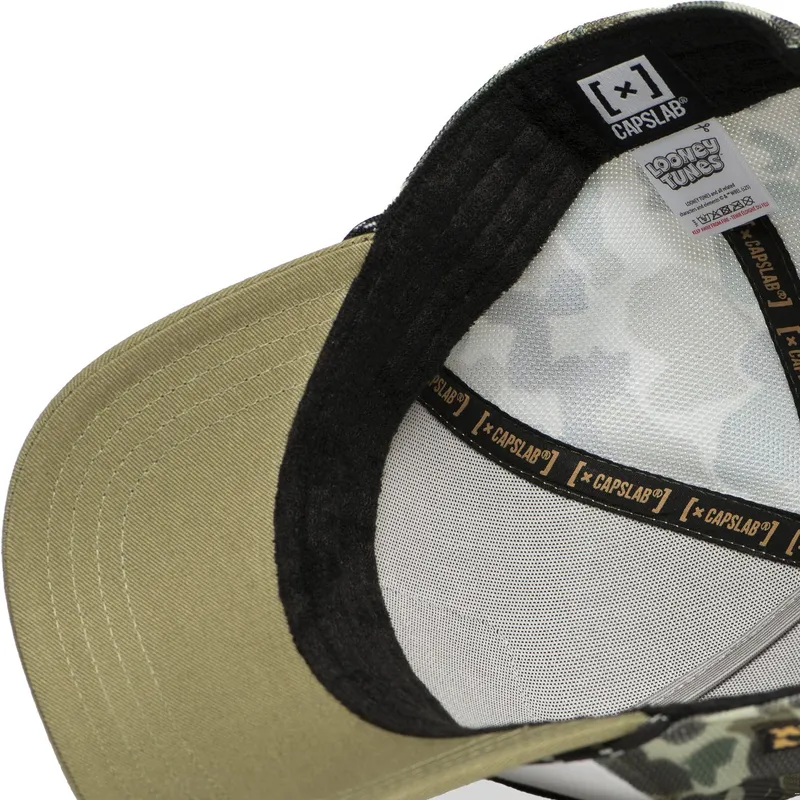trucker-cap-weiss-und-camouflage-duffy-duck-loo11-cam-looney-tunes-von-capslab
