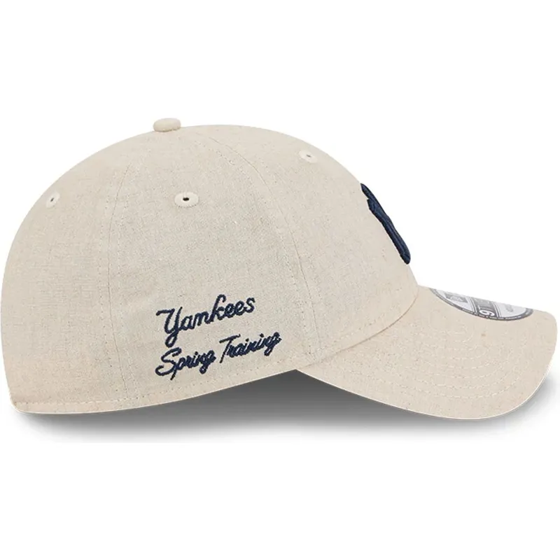 beige-verstellbare-curved-cap-mit-marineblauem-logo-9twenty-linen-spring-training-fan-pack-2025-der-new-york-yankees-mlb-von-new