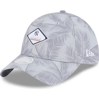 Cap zaoblená gray adjustable strap 9TWENTY Leaf Open Back Spring Training Fan Pack 2025 New York Yankees MLB New Era