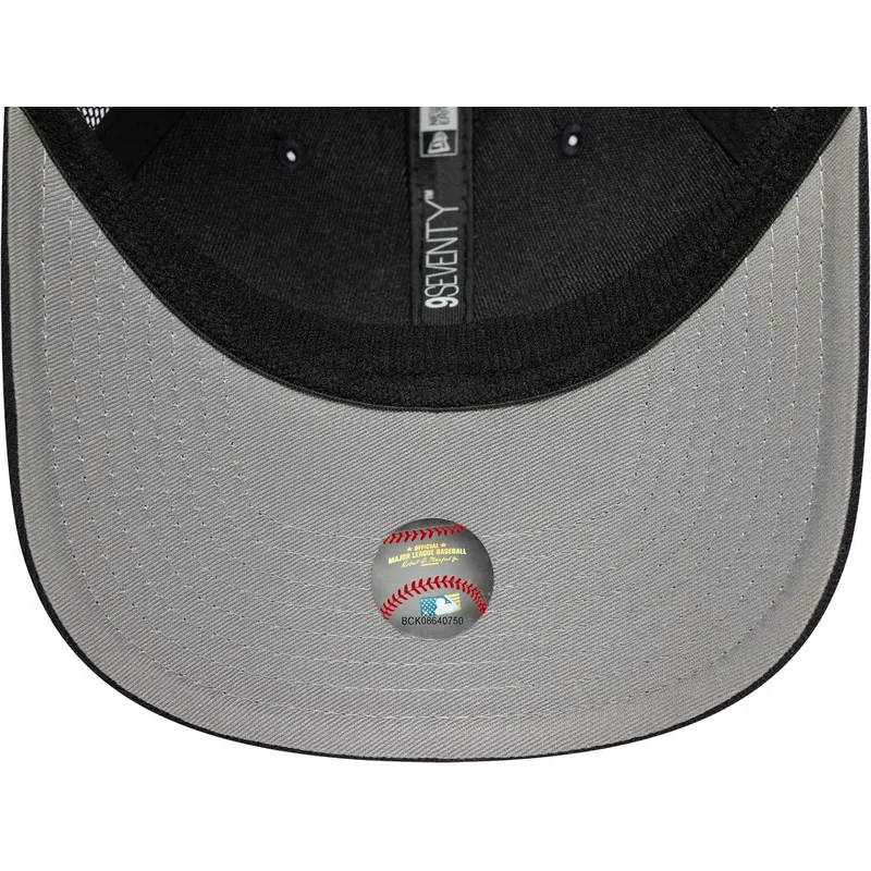 siltovka-zaoblena-tmavomodra-snapback-9seventy-stretch-snap-new-york-yankees-mlb-new-era