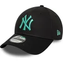 schwarze-verstellbare-kappe-mit-gebogenem-schirm-und-blauem-logo-9forty-league-essential-der-new-york-yankees-mlb-von-new-era